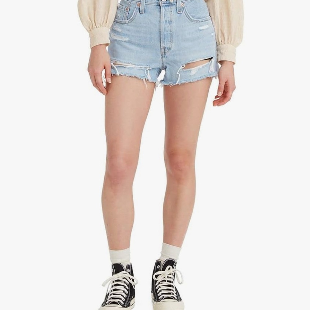 NWT Women's Levi’s 501 shorts size 33